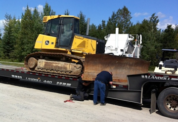 heavy-tractor-hauling